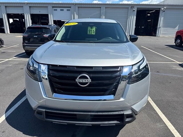 Used 2024 Nissan Pathfinder S FWD image 2