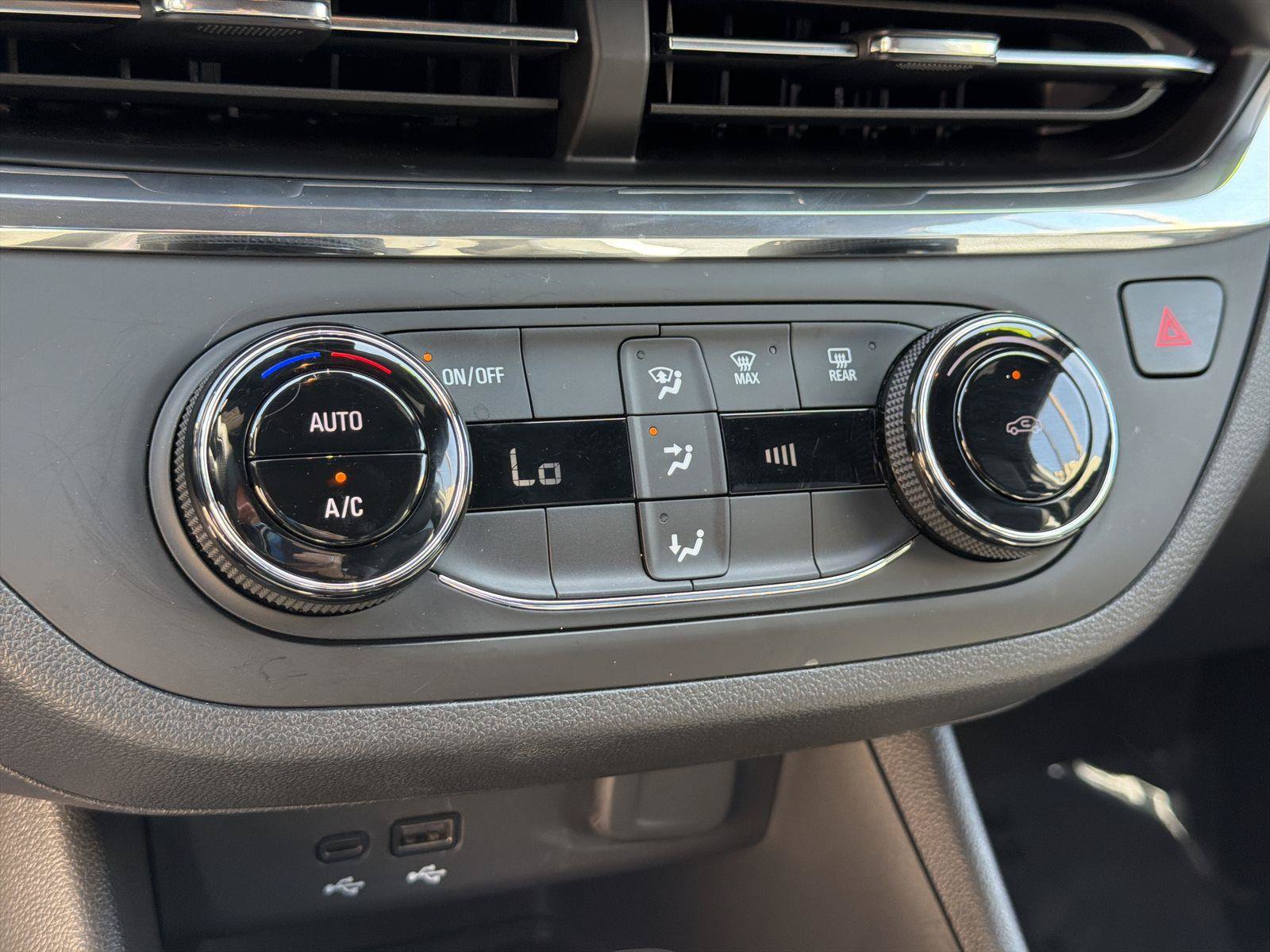 Used 2025 Buick Envista Preferred FWD image 36