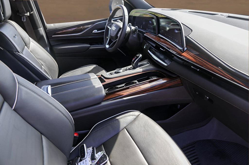 Used 2024 Cadillac Escalade ESV Premium Luxury w/ Performance Package image 32