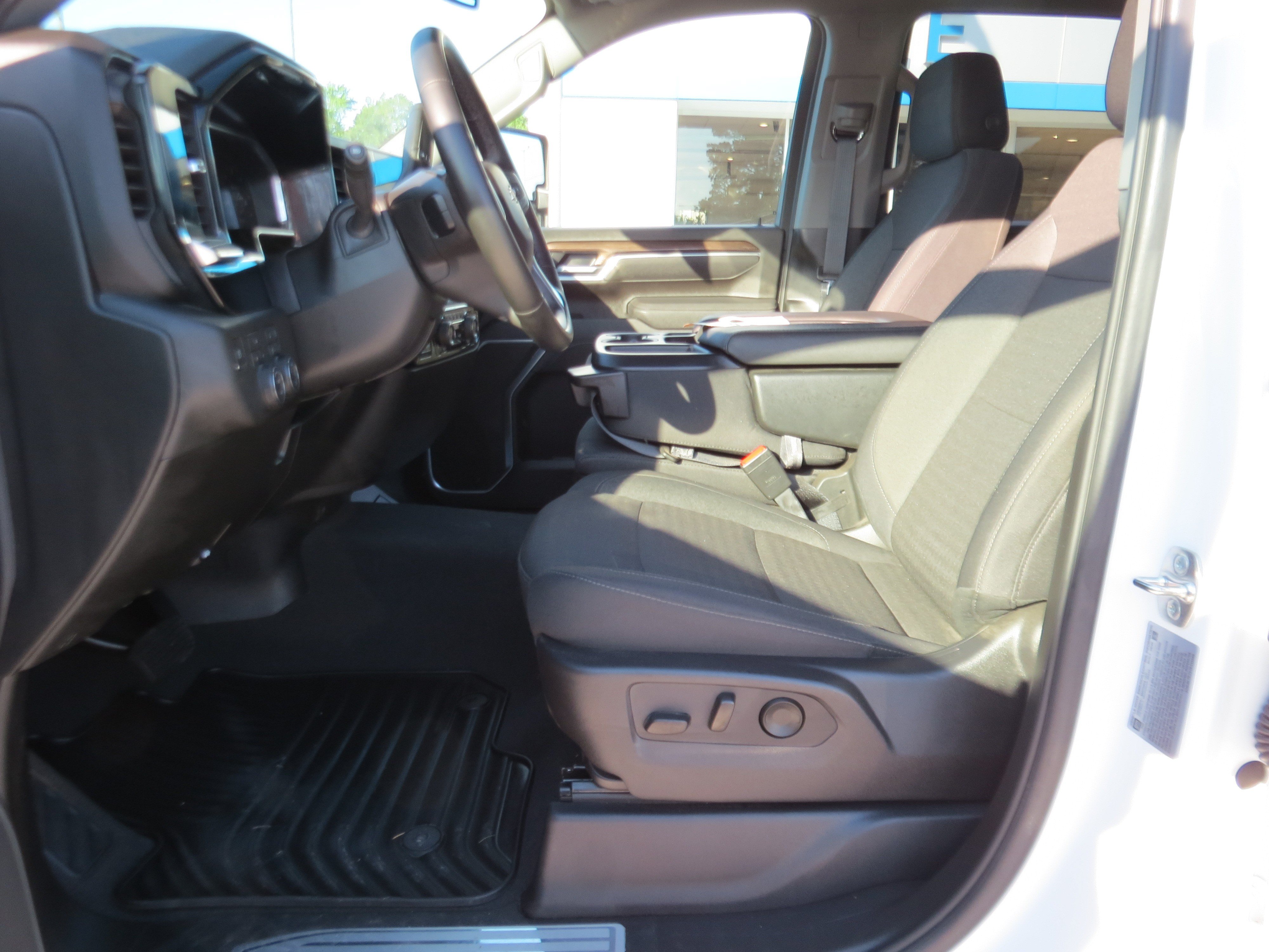 Used 2026 Chevrolet Silverado 3500 LT w/ Convenience Package AWD/4WD image 17