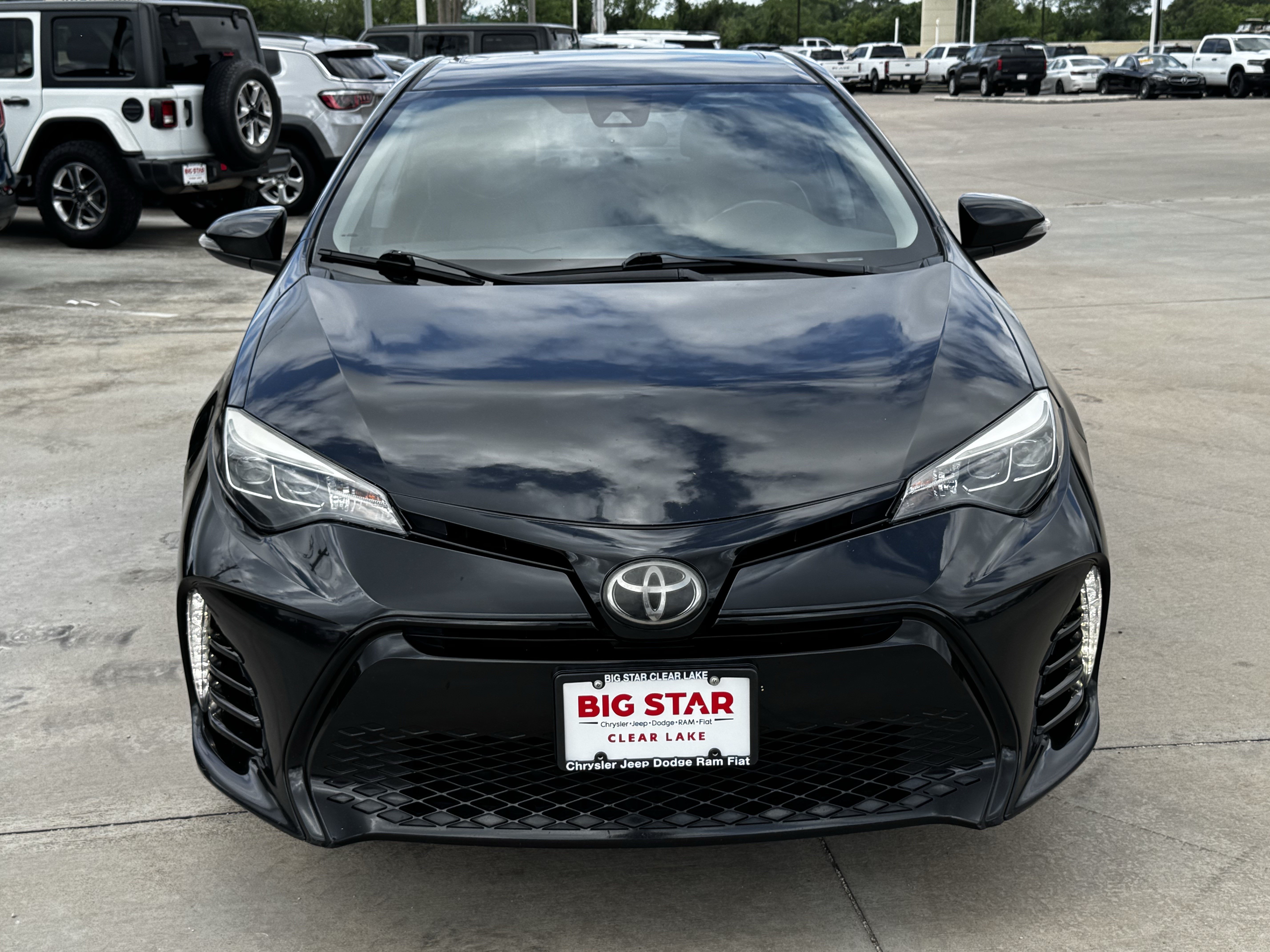 Used 2019 Toyota Corolla XSE FWD image 3