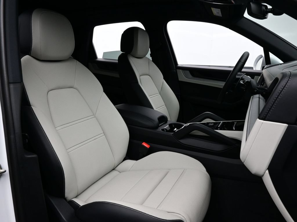 Certified 2025 Porsche Cayenne E-Hybrid AWD/4WD image 18