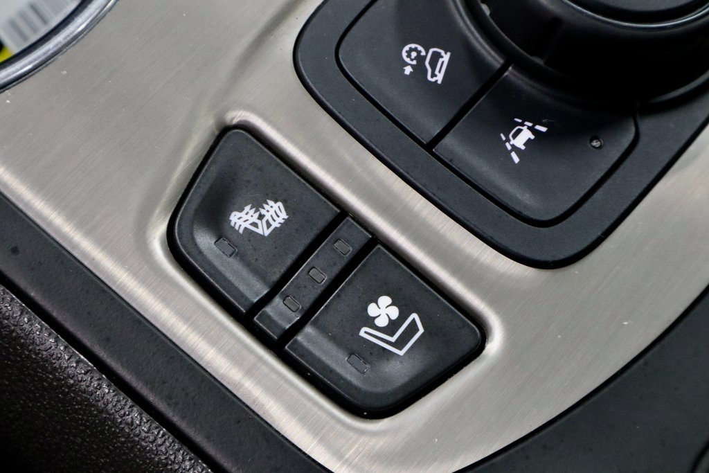 Used 2022 GMC Terrain Denali w/ Denali Premium Package image 4