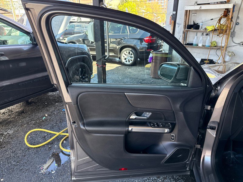 Used 2022 Mercedes-Benz EQB 300 4MATIC image 12