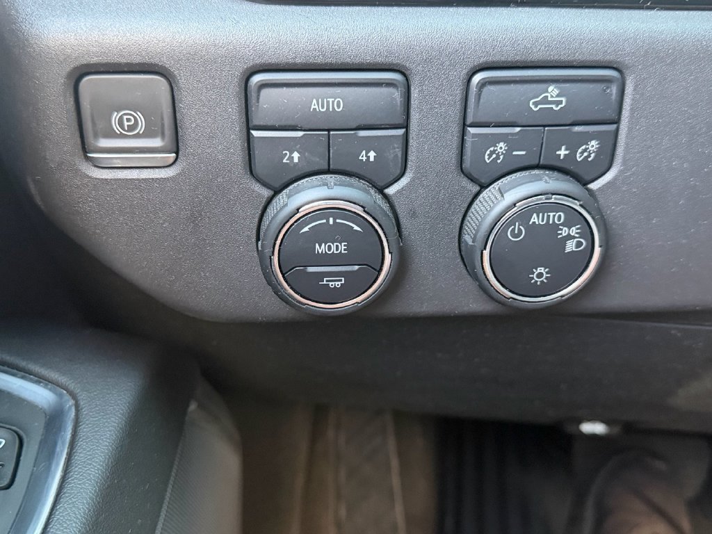 Used 2024 Chevrolet Silverado 1500 LT AWD/4WD image 33