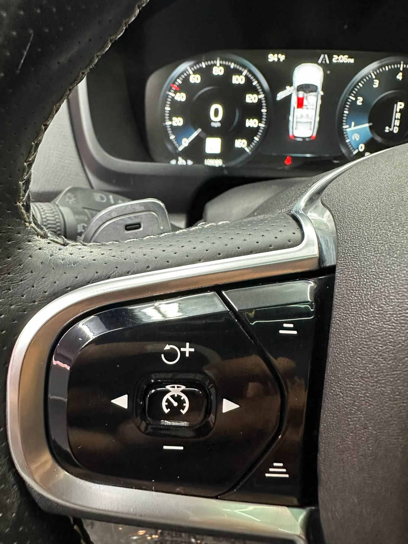 Used 2016 Volvo XC90 T5 R-Design FWD image 15