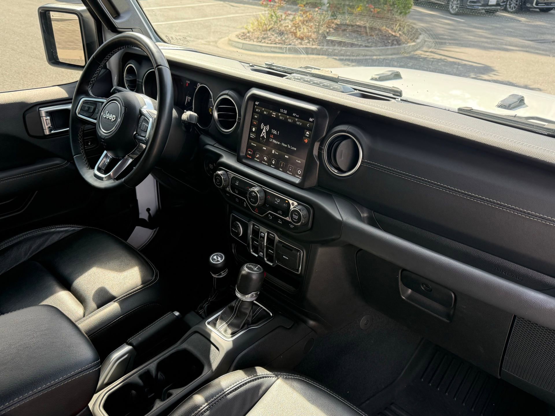 Used 2022 Jeep Wrangler Unlimited Sahara 4xe w/ Safety Group video 3