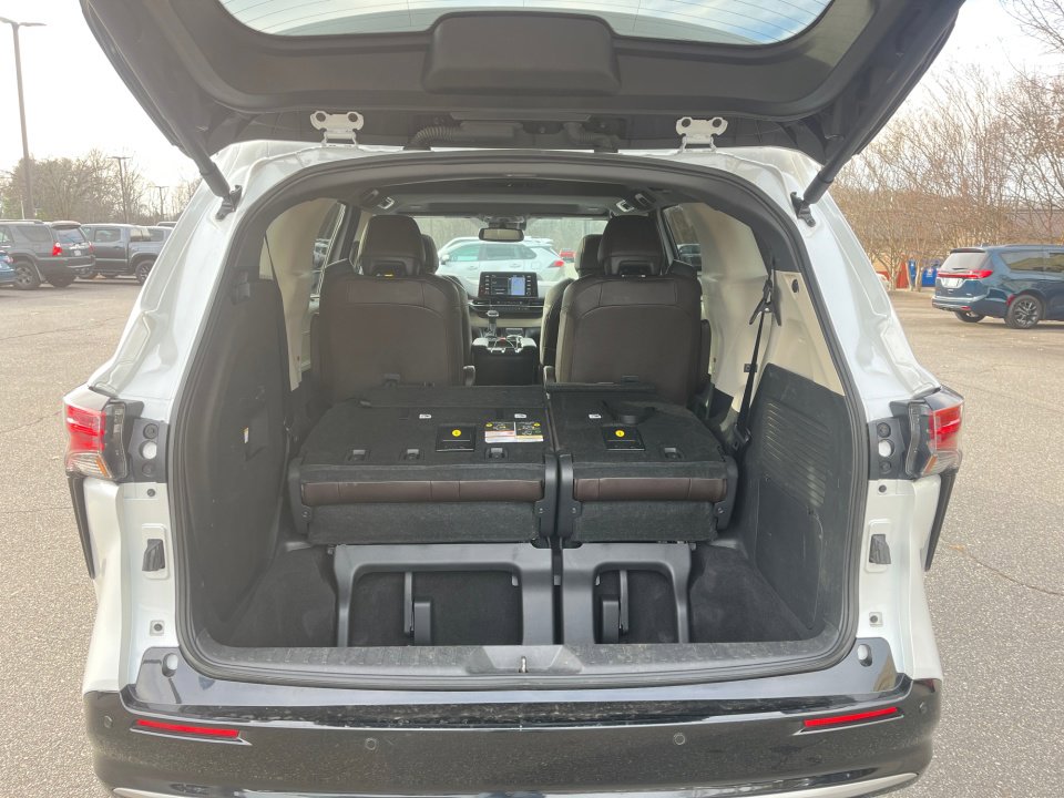 Certified 2023 Toyota Sienna Platinum image 19