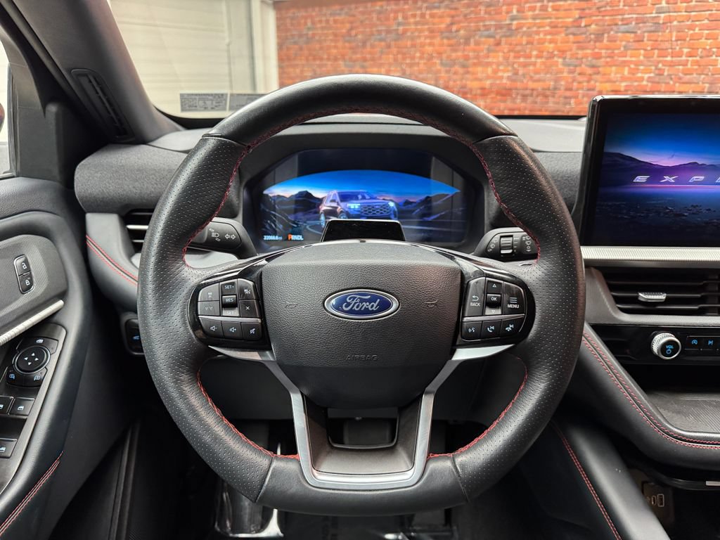 Used 2025 Ford Explorer ST-Line w/ ST-Line Street Pack AWD/4WD image 16
