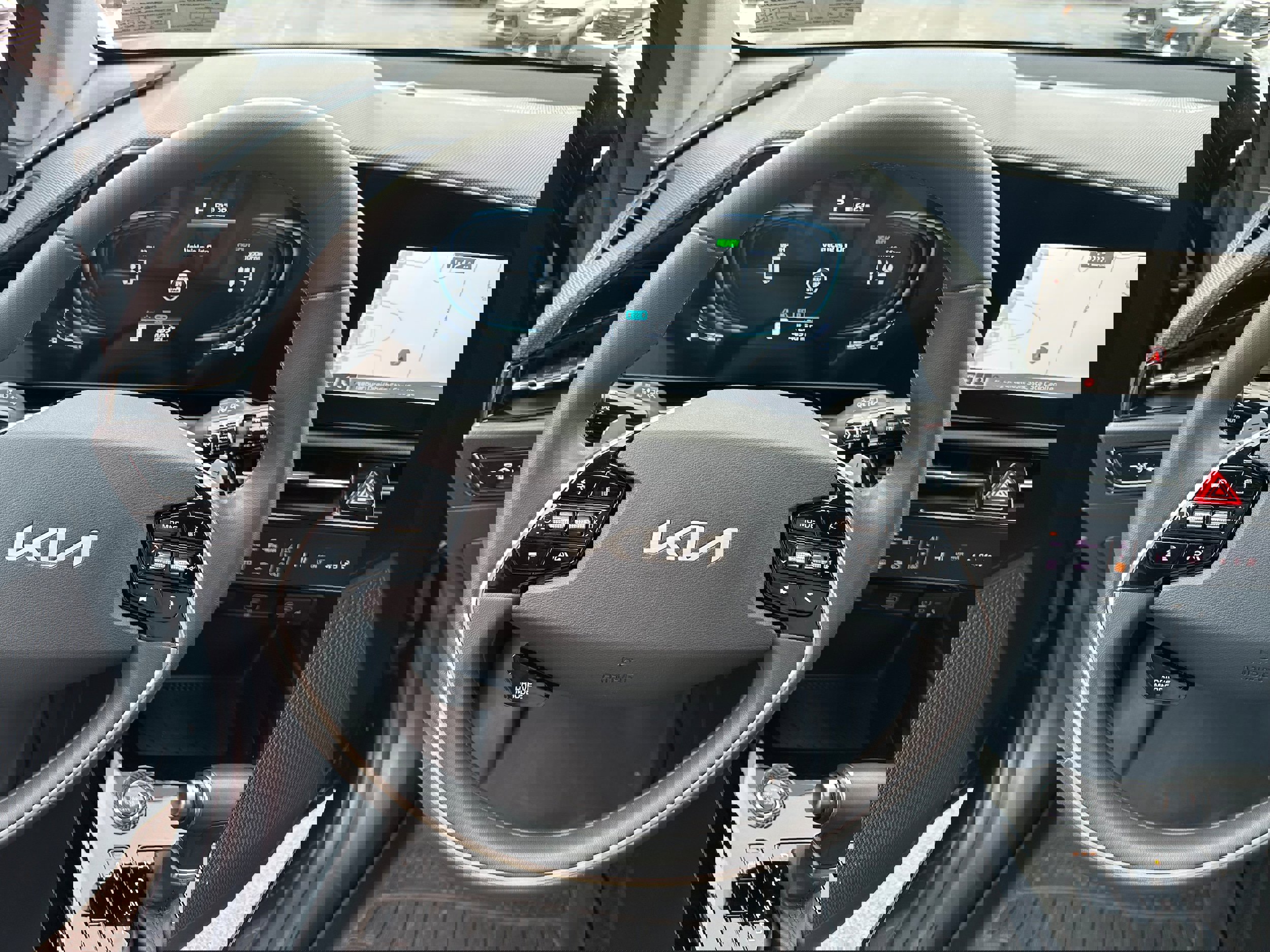 Used 2025 Kia Niro EX image 37