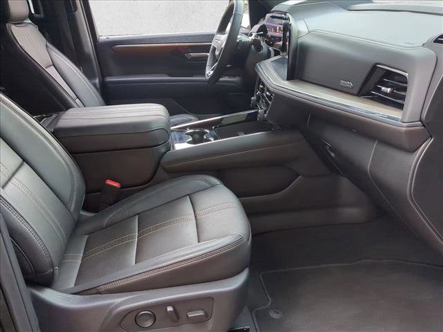 Used 2025 Chevrolet Suburban High Country AWD/4WD image 25