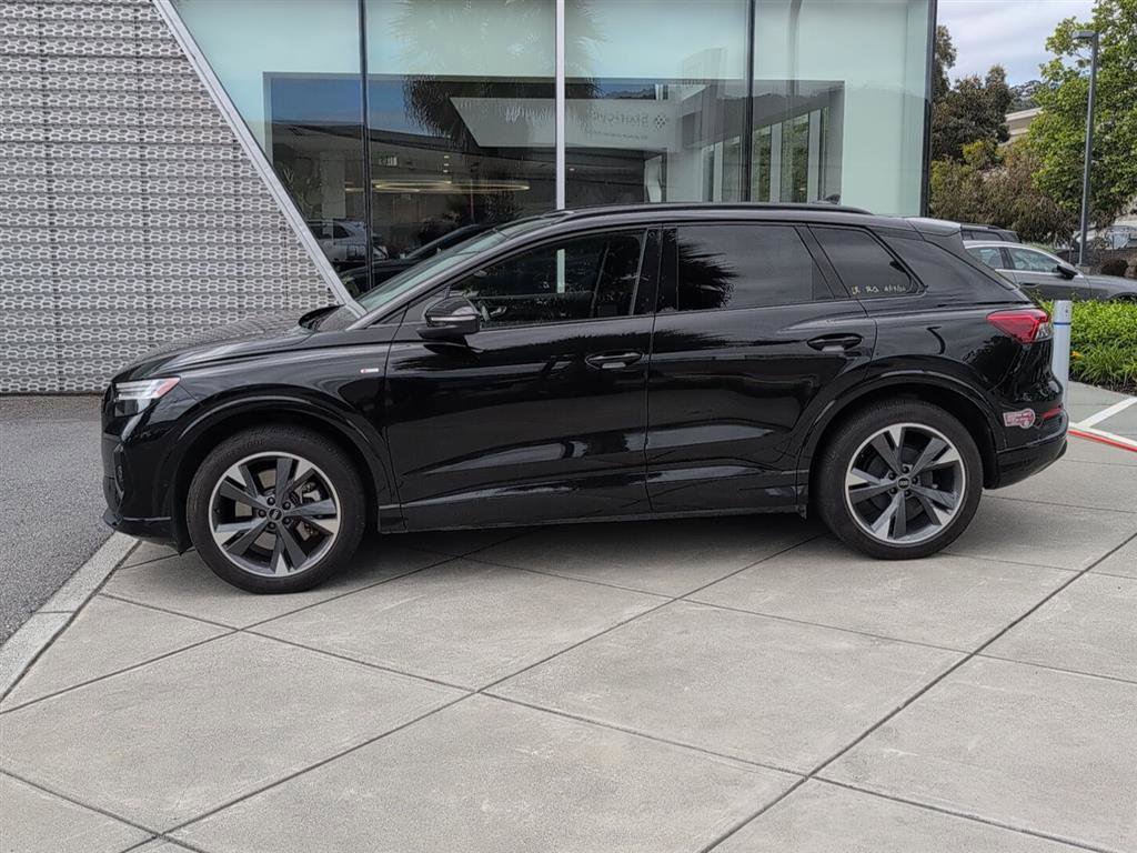 Used 2024 Audi Q4 e-tron Prestige w/ Black Optic Package AWD/4WD image 8