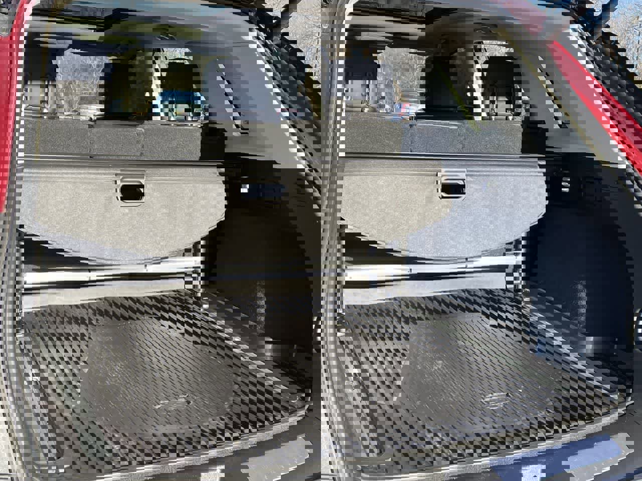 Used 2019 Cadillac XT5 Premium Luxury w/ LPO, Black Ice Package image 17