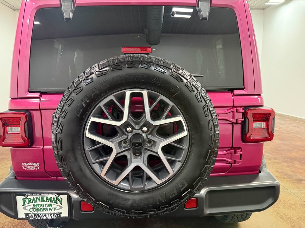 Used 2024 Jeep Wrangler Unlimited Sahara w/ Technology Group AWD/4WD image 91