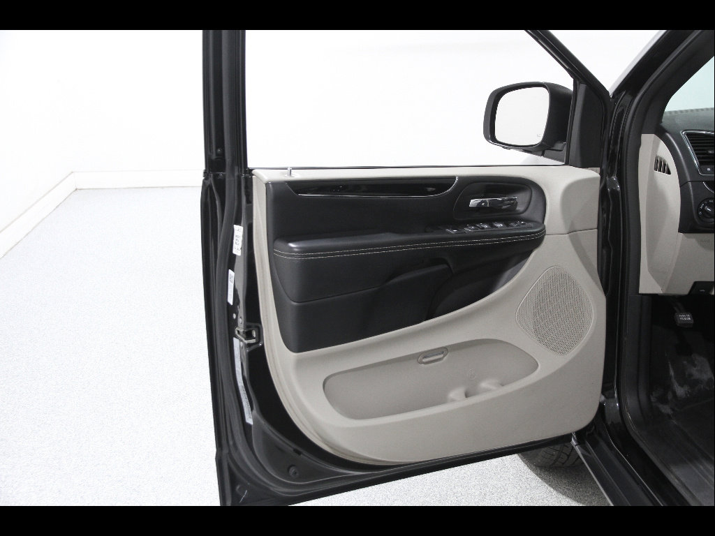 Used 2019 Dodge Grand Caravan SXT FWD image 4