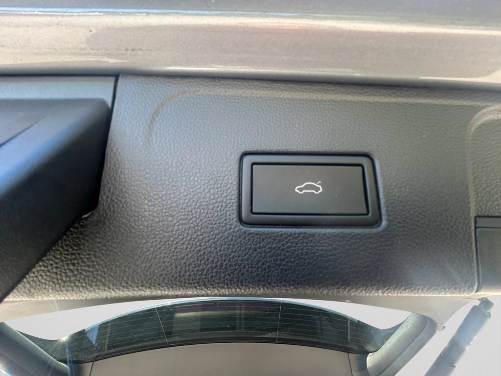 Used 2024 Volkswagen Atlas SE AWD/4WD image 17