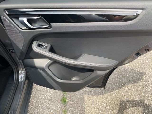 Used 2018 Porsche Macan image 26