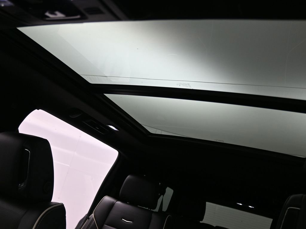 Used 2025 Cadillac Escalade ESV Premium Luxury image 12