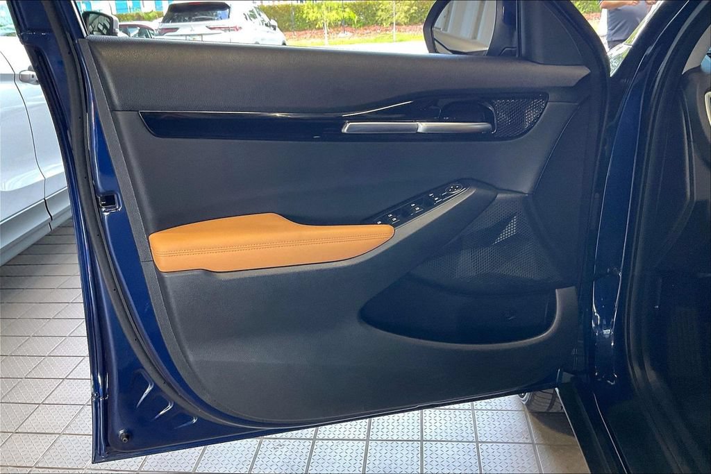 Used 2025 Kia Seltos EX w/ EX Sunroof Package AWD/4WD image 2