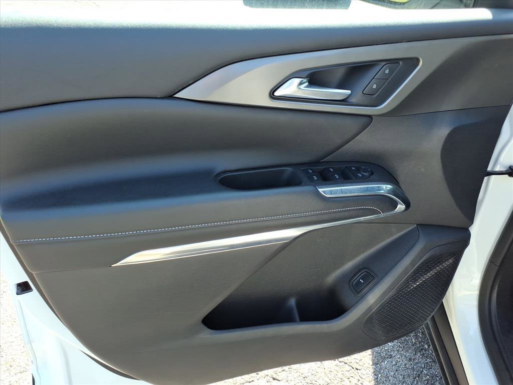 Used 2025 Chevrolet Traverse LT FWD image 22