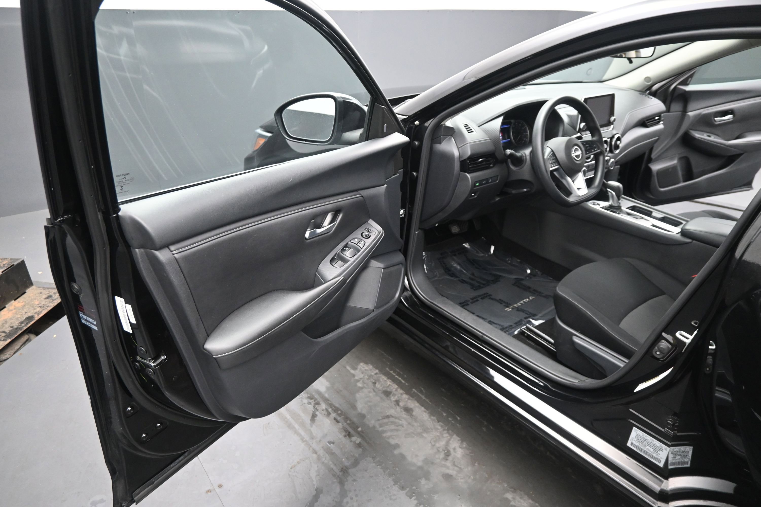 Used 2025 Nissan Sentra SV FWD image 15