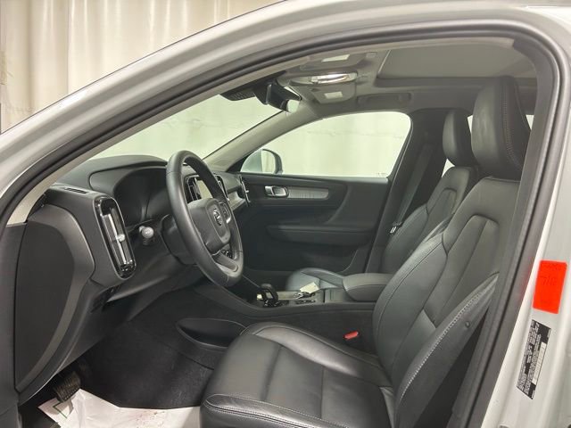 Used 2025 Volvo XC40 B5 Core AWD/4WD image 9