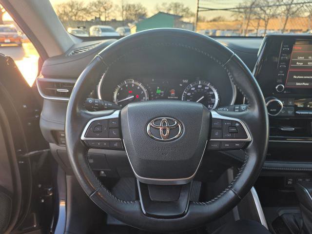 Used 2022 Toyota Highlander XLE image 17