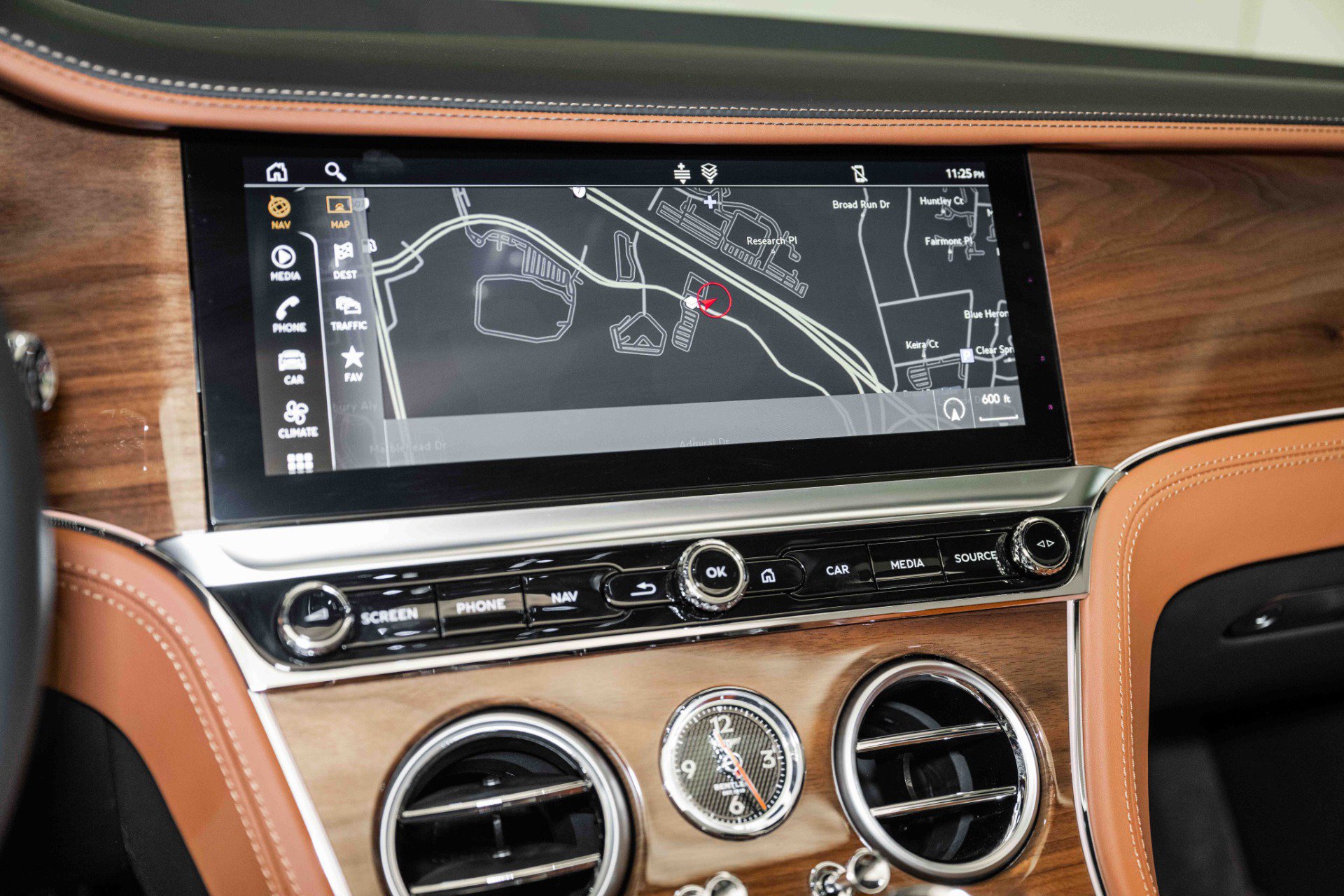 Certified 2024 Bentley Continental GT V8 AWD/4WD image 27