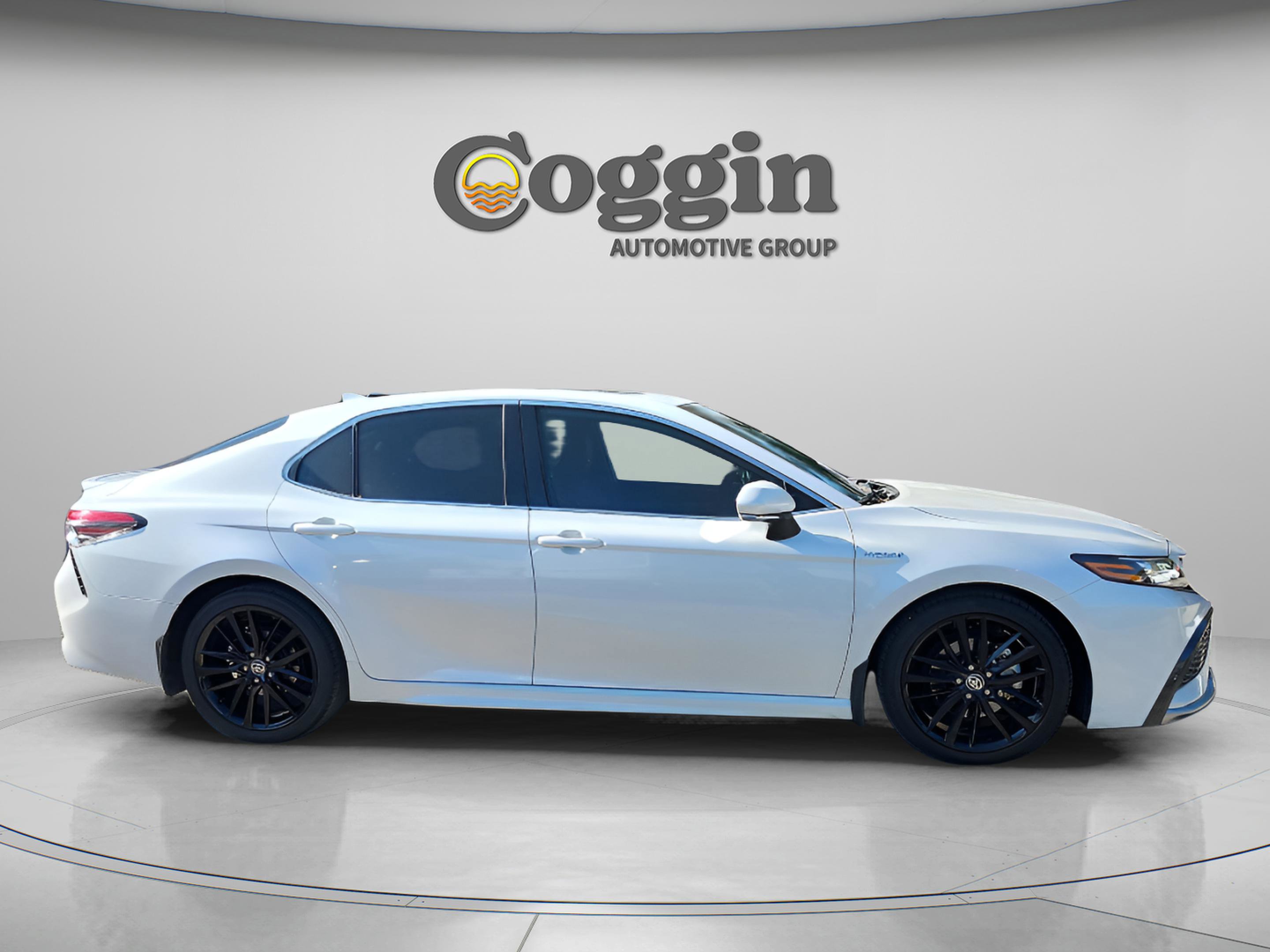 Used 2021 Toyota Camry XSE image 6