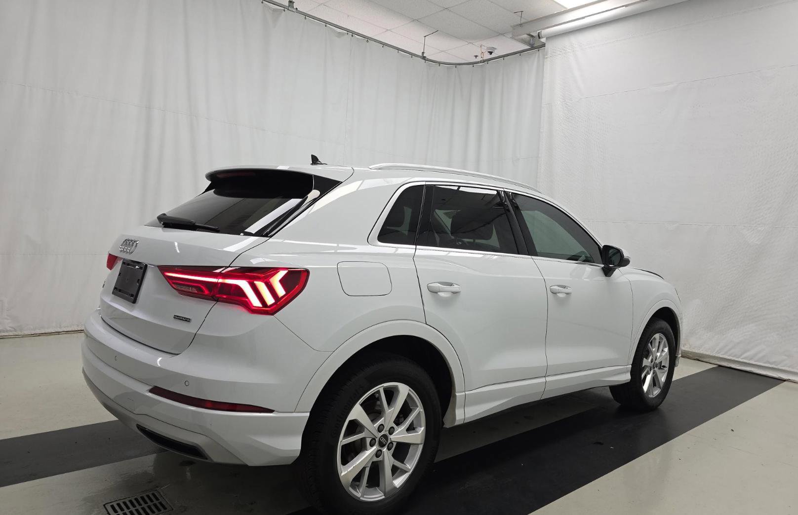 Used 2024 Audi Q3 2.0T Premium w/ Convenience Package AWD/4WD image 4