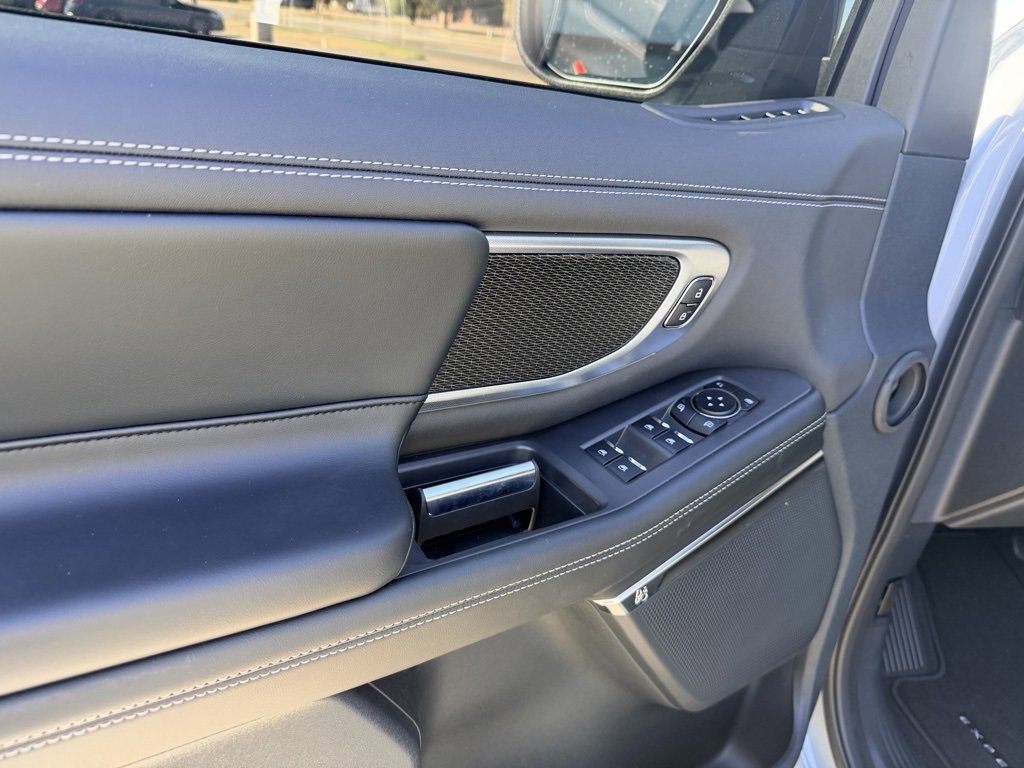 Used 2025 Ford Expedition Platinum w/ Stealth Appearance Package image 21