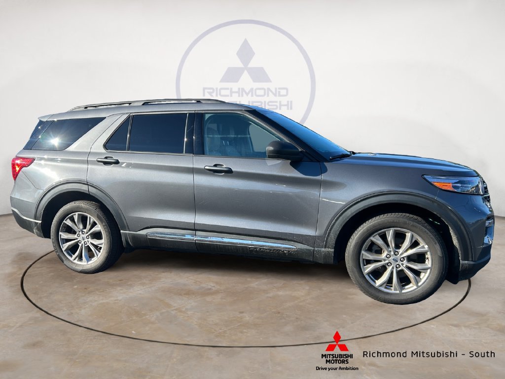 Used 2023 Ford Explorer XLT w/ Equipment Group 202A AWD/4WD image 2