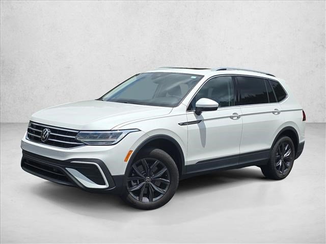 Certified 2023 Volkswagen Tiguan SE w/ Panoramic Sunroof Package FWD image 1