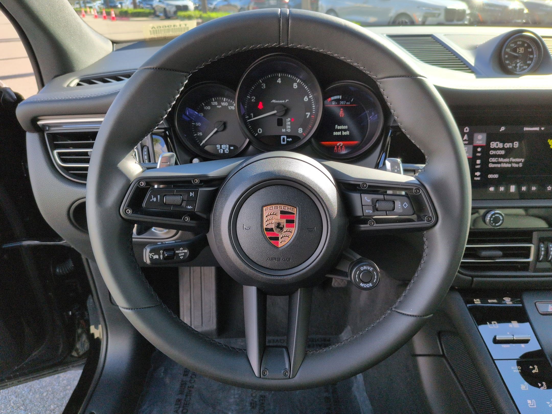 Used 2025 Porsche Macan Turbo image 18