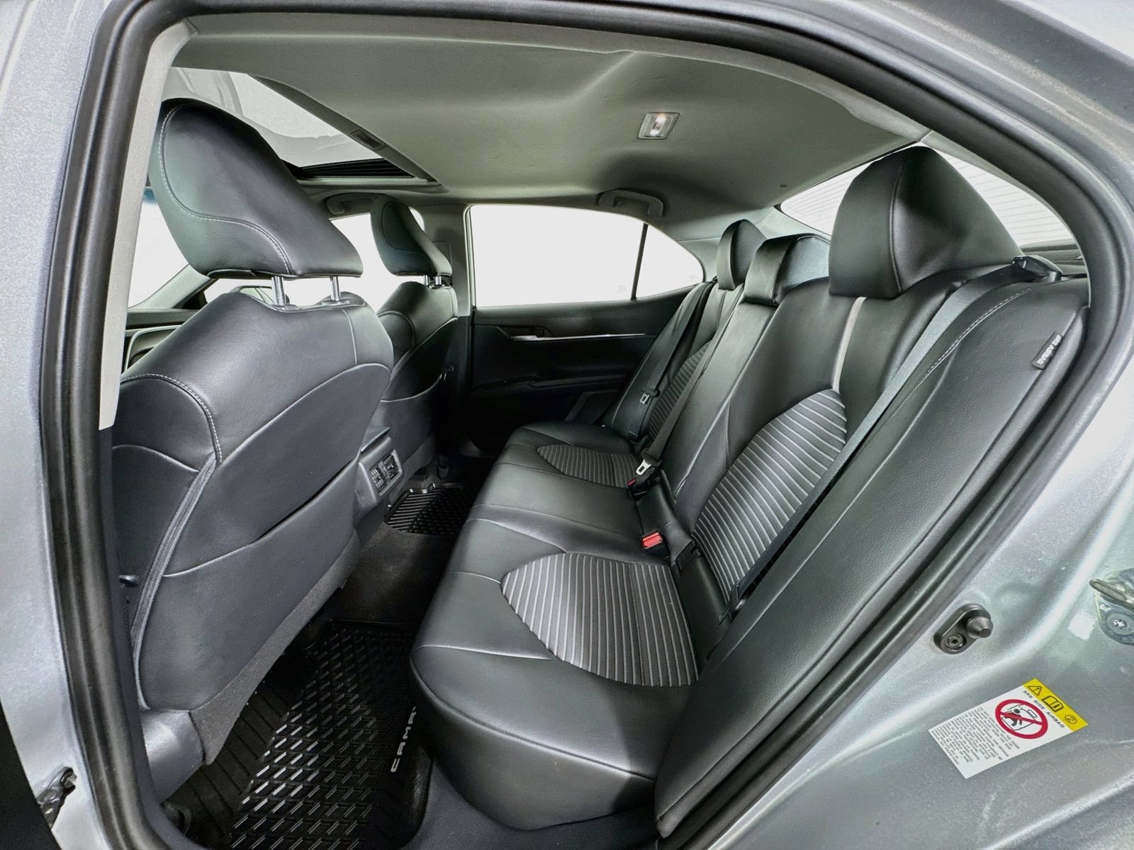 Used 2018 Toyota Camry SE FWD image 24