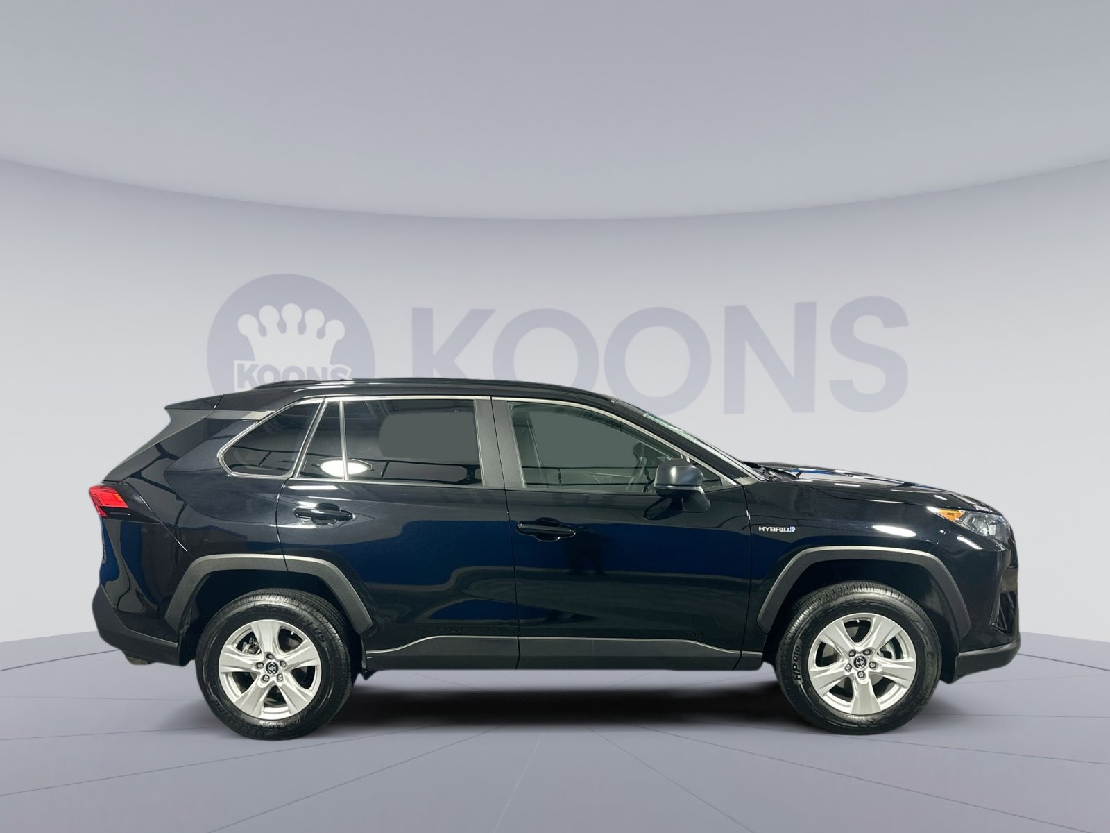 Used 2020 Toyota RAV4 LE image 8