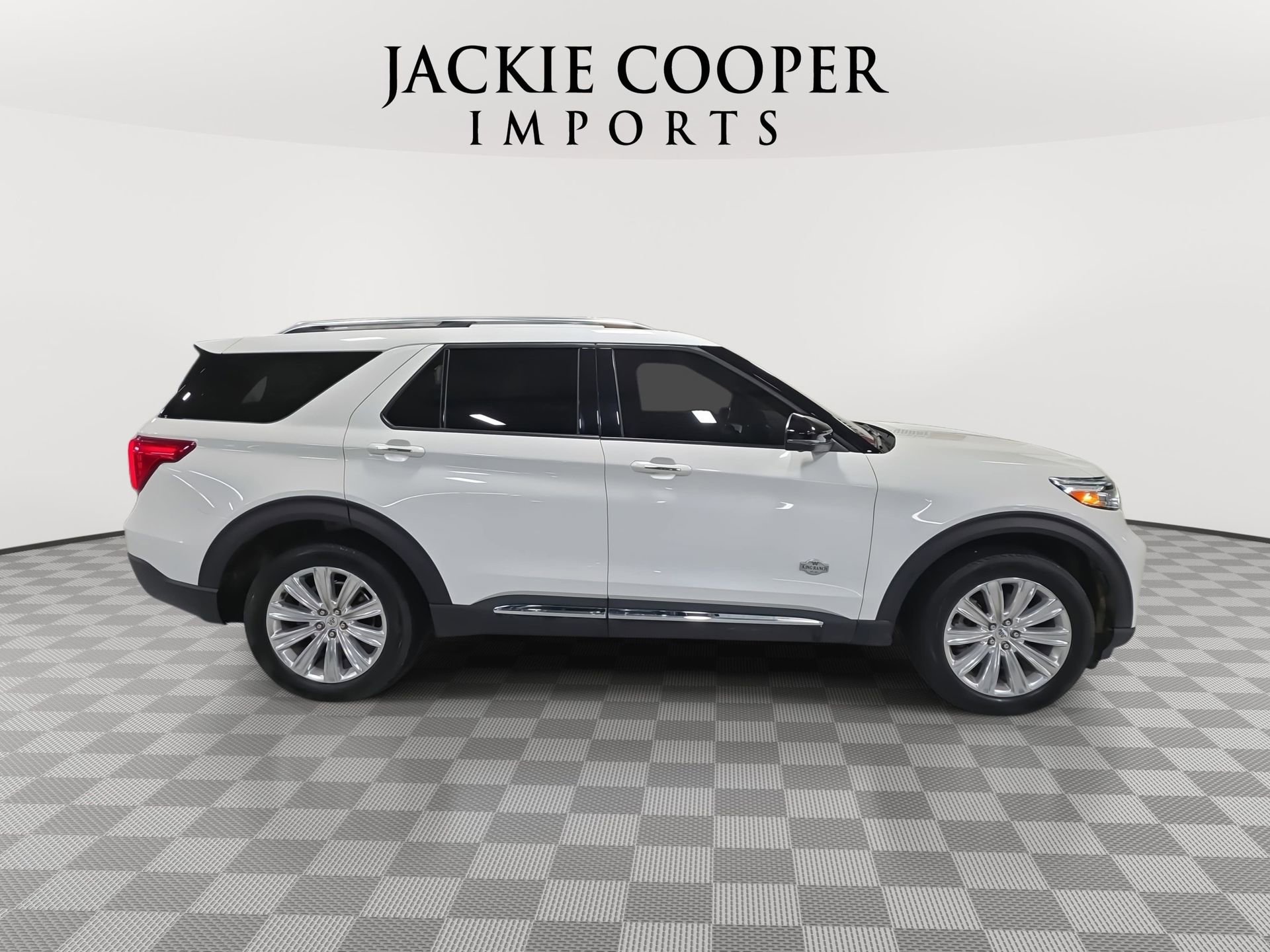 Used 2023 Ford Explorer King Ranch w/ Technology Package image 4