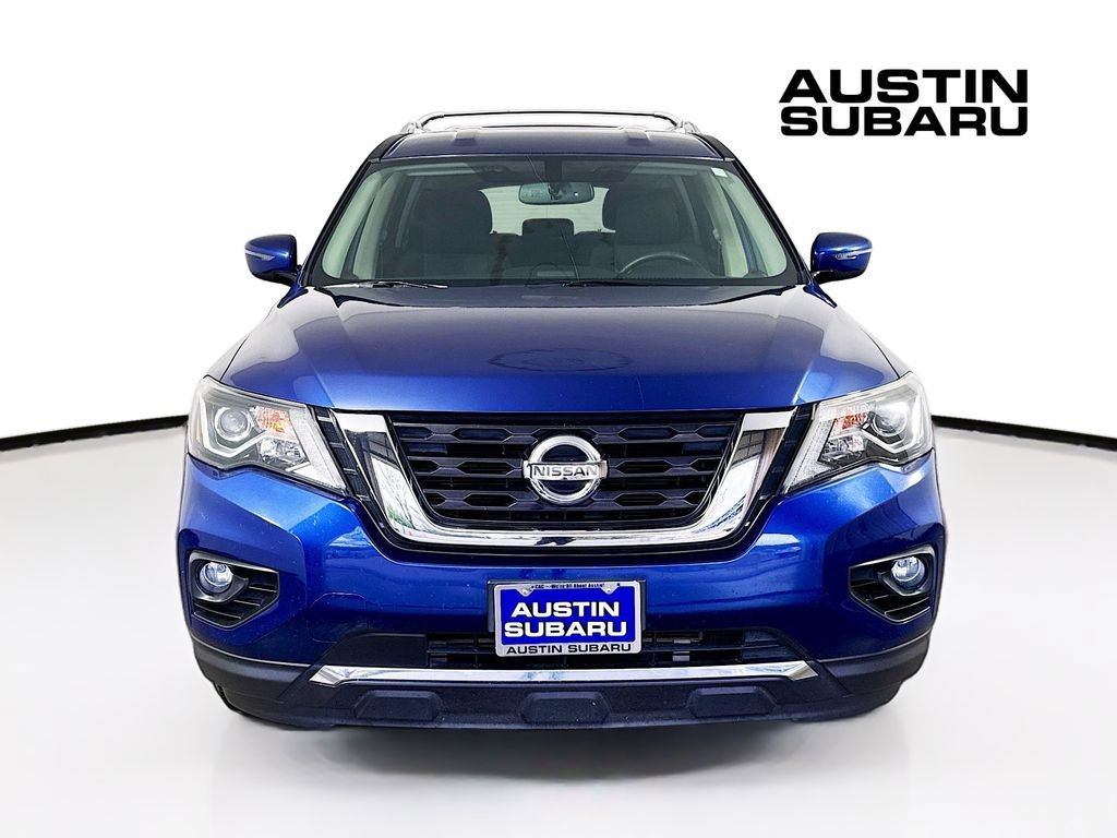 Used 2018 Nissan Pathfinder SV image 2