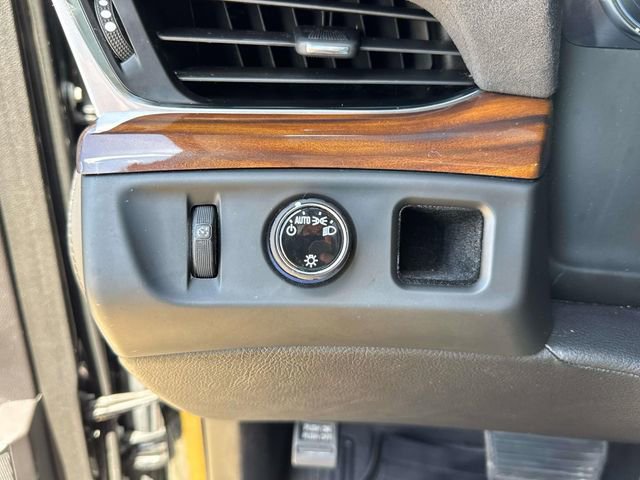 Used 2020 Cadillac Escalade Luxury RWD image 40