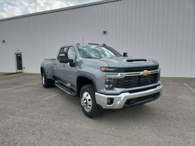 New 2026 Chevrolet Silverado 3500 LT w/ Safety Package AWD/4WD image 2