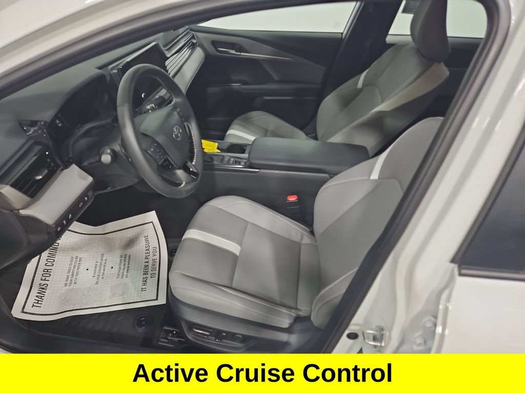 Used 2025 Toyota Camry SE FWD image 9
