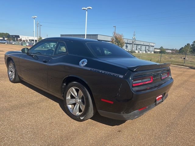 Used 2021 Dodge Challenger SXT image 2