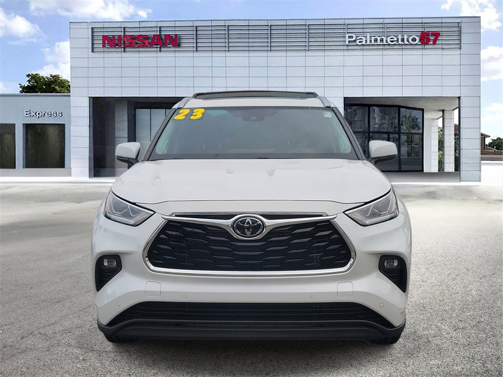 Used 2023 Toyota Highlander Limited image 2