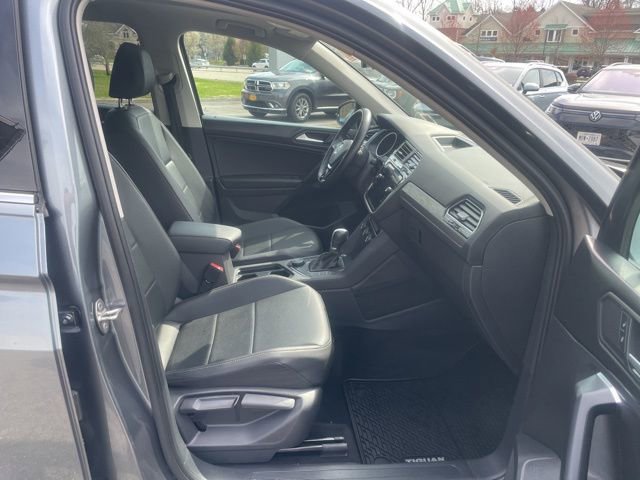 Used 2019 Volkswagen Tiguan SE w/ Panoramic Sunroof Package image 11