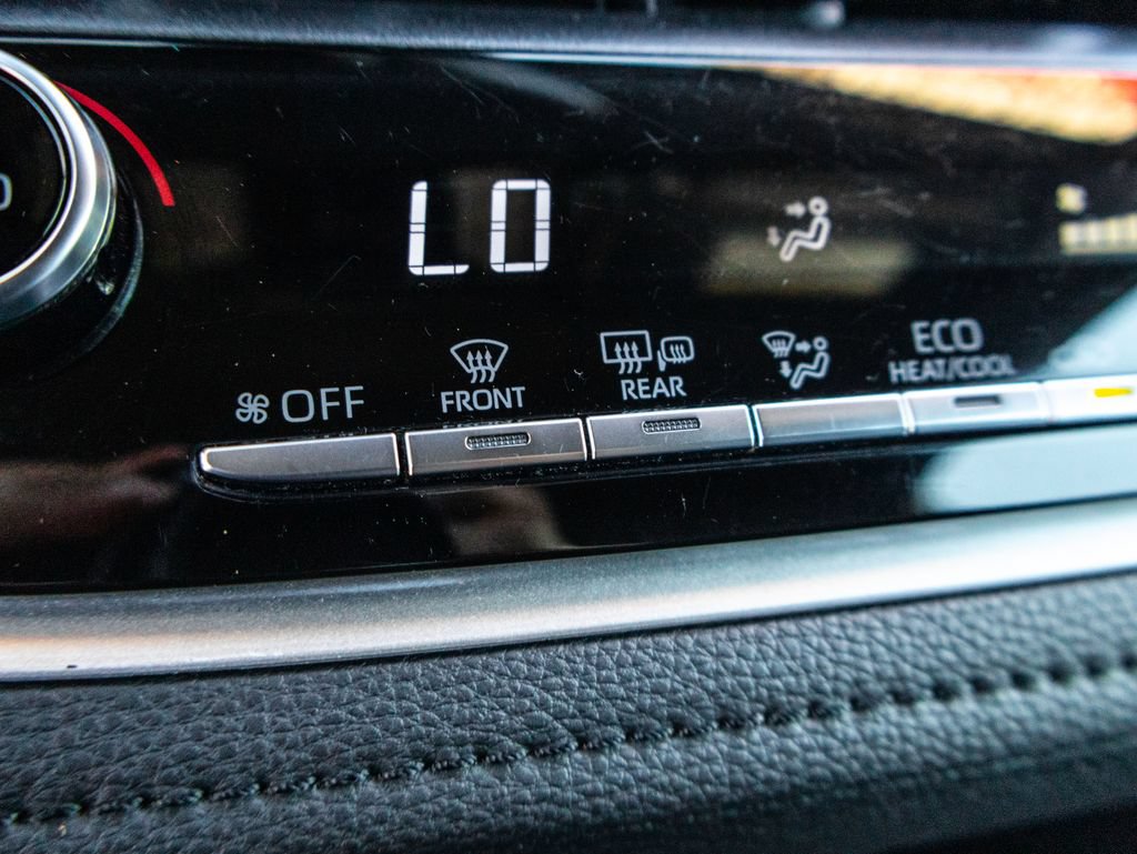 Used 2022 Toyota Corolla SE w/ Carpet Mat Package (TMS) FWD image 27