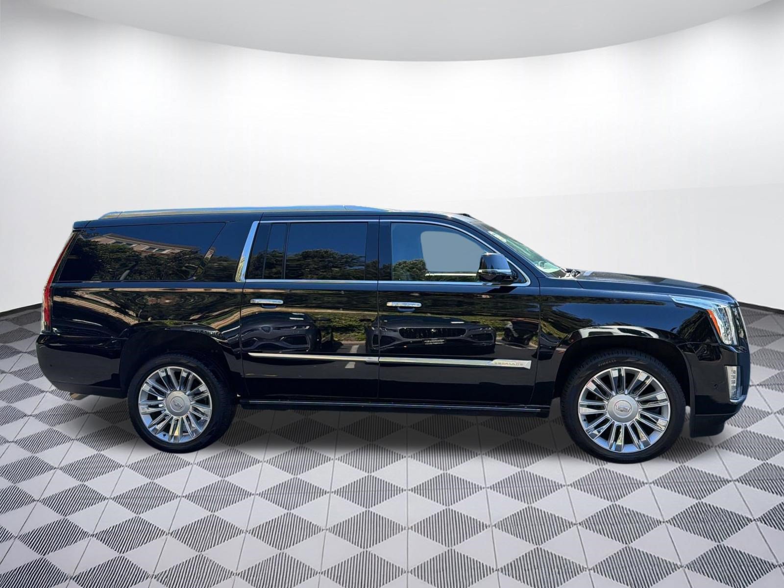 Used 2019 Cadillac Escalade ESV Platinum AWD/4WD image 8