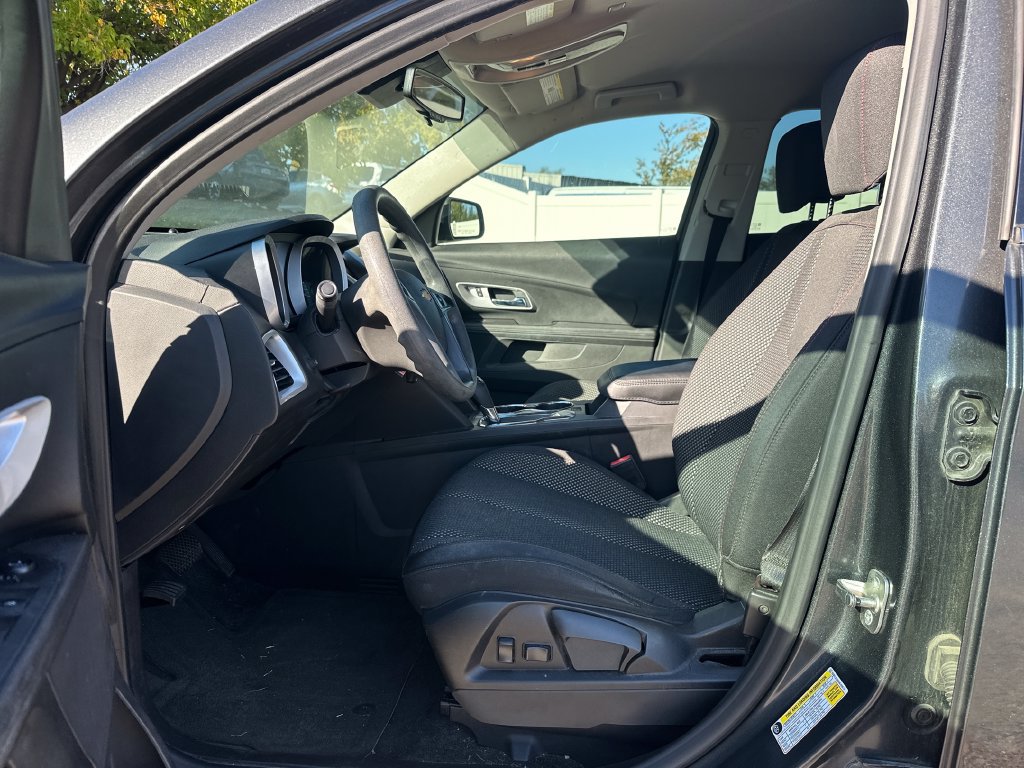 Used 2017 Chevrolet Equinox LS AWD/4WD image 11
