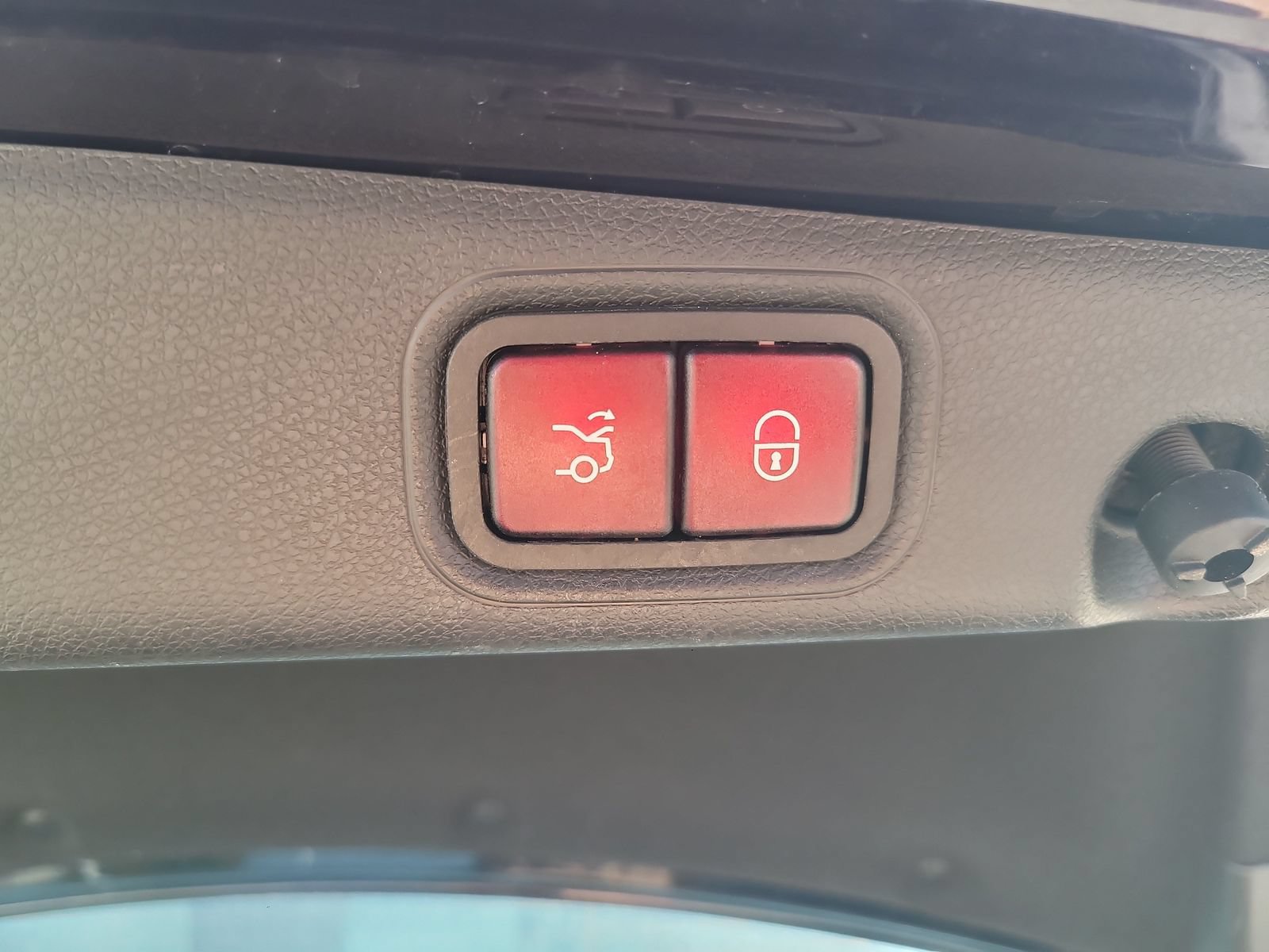 Used 2018 Mercedes-Benz E 300 image 26