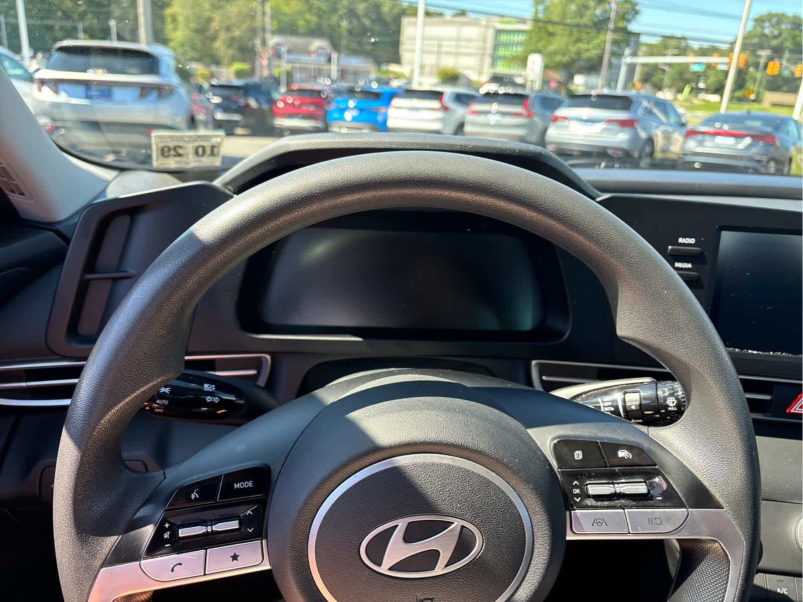 Used 2025 Hyundai Elantra SE FWD image 10