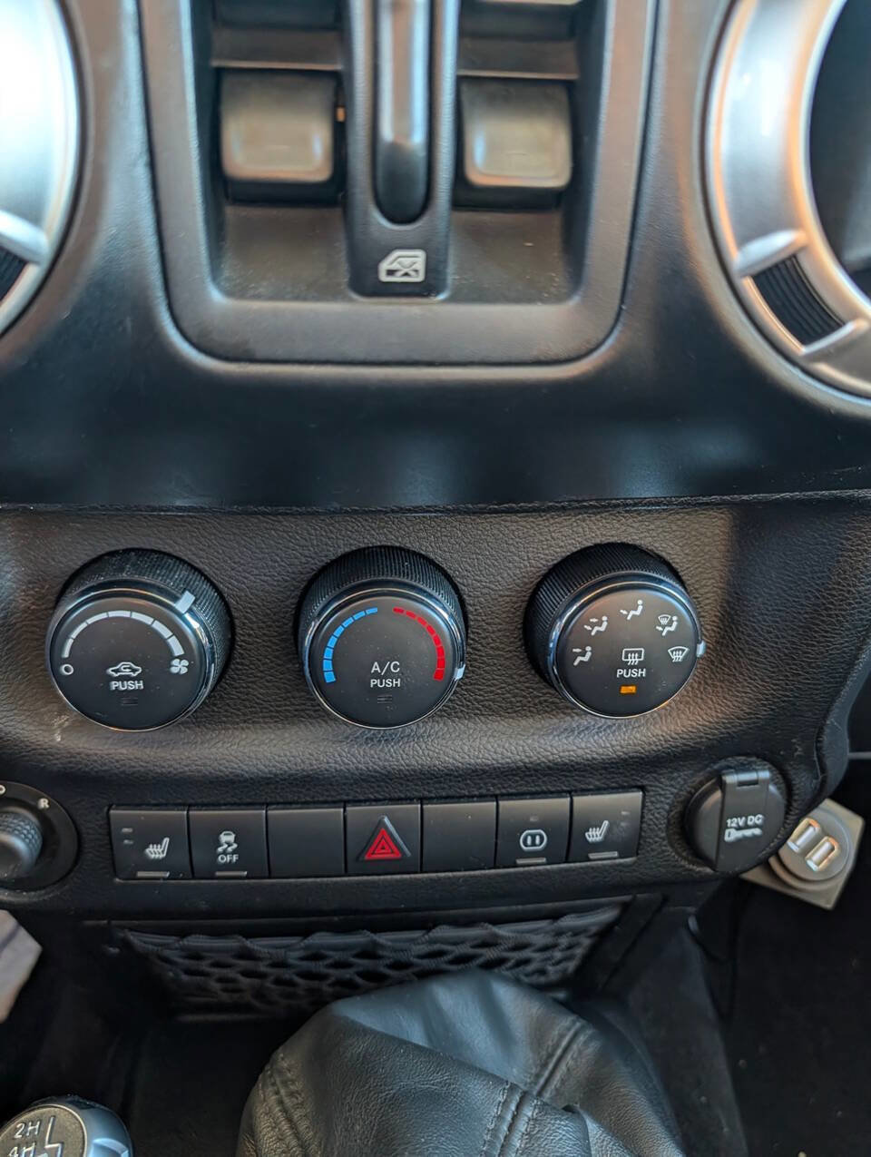 Used 2011 Jeep Wrangler Unlimited 70th Anniversary w/ Connectivity Group image 28